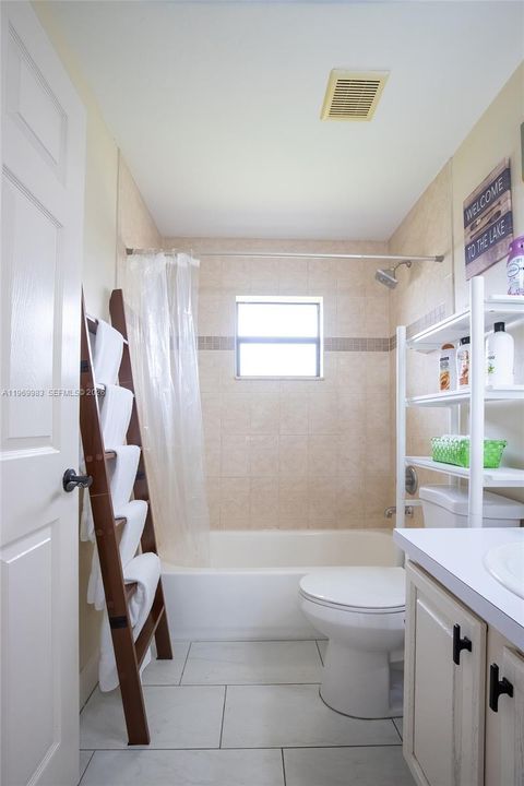 For Rent: $2,200 (3 beds, 2 baths, 1664 Square Feet)