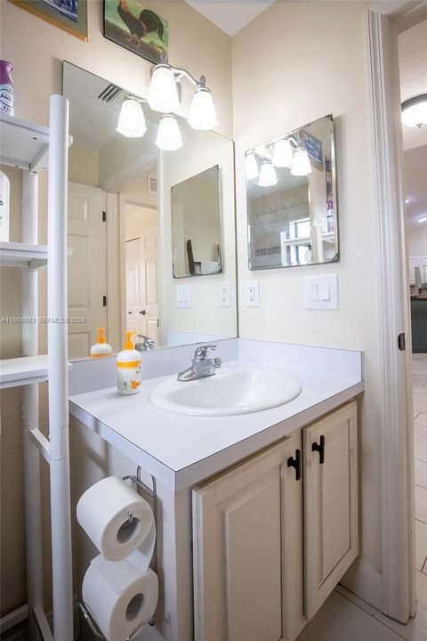 For Rent: $2,200 (3 beds, 2 baths, 1664 Square Feet)