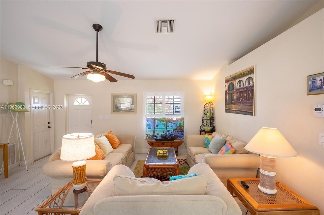 For Rent: $2,200 (3 beds, 2 baths, 1664 Square Feet)