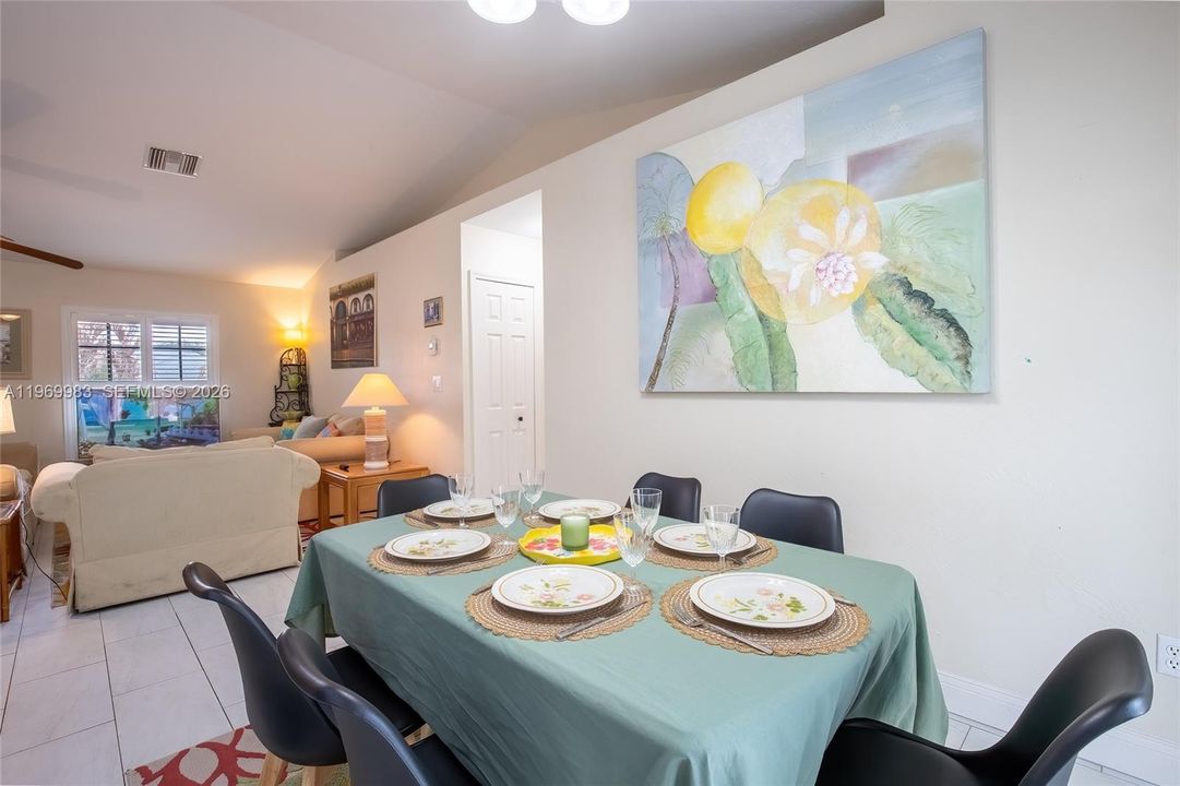 For Rent: $2,200 (3 beds, 2 baths, 1664 Square Feet)