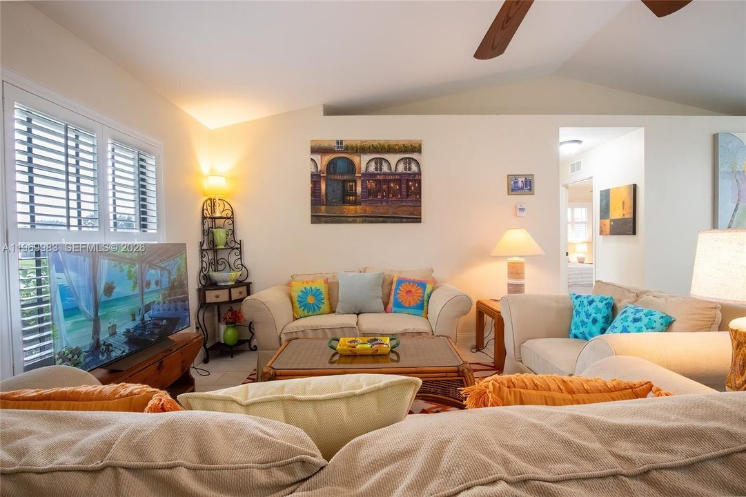 For Rent: $2,200 (3 beds, 2 baths, 1664 Square Feet)