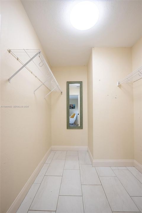 For Rent: $2,200 (3 beds, 2 baths, 1664 Square Feet)