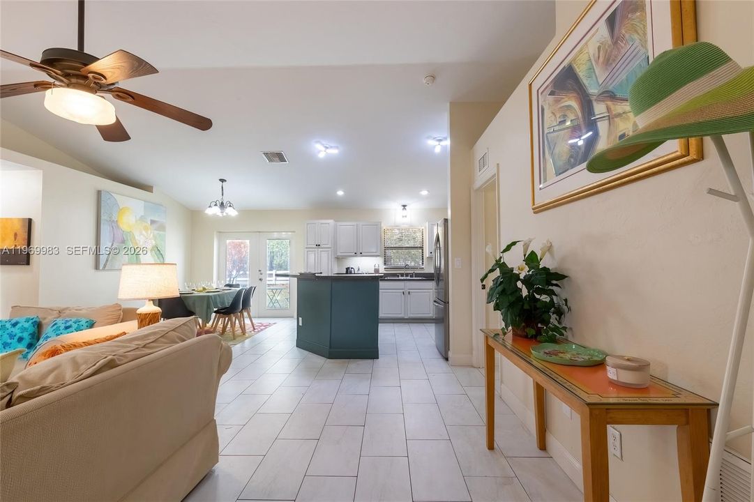 For Rent: $2,200 (3 beds, 2 baths, 1664 Square Feet)