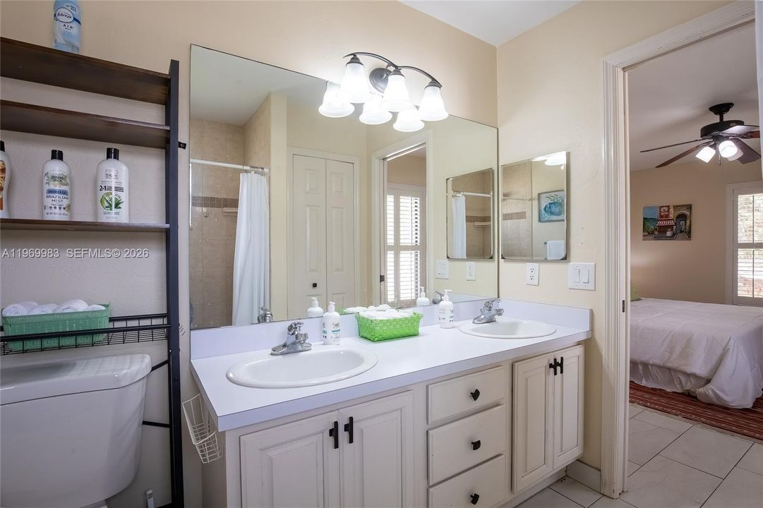 For Rent: $2,200 (3 beds, 2 baths, 1664 Square Feet)
