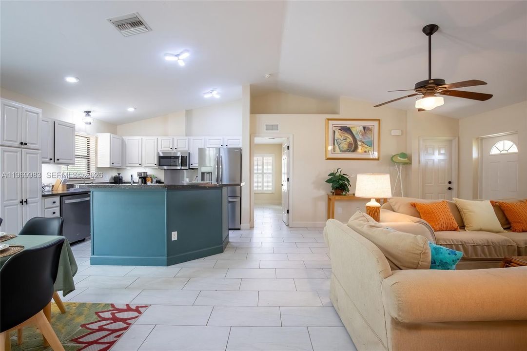 For Rent: $2,200 (3 beds, 2 baths, 1664 Square Feet)