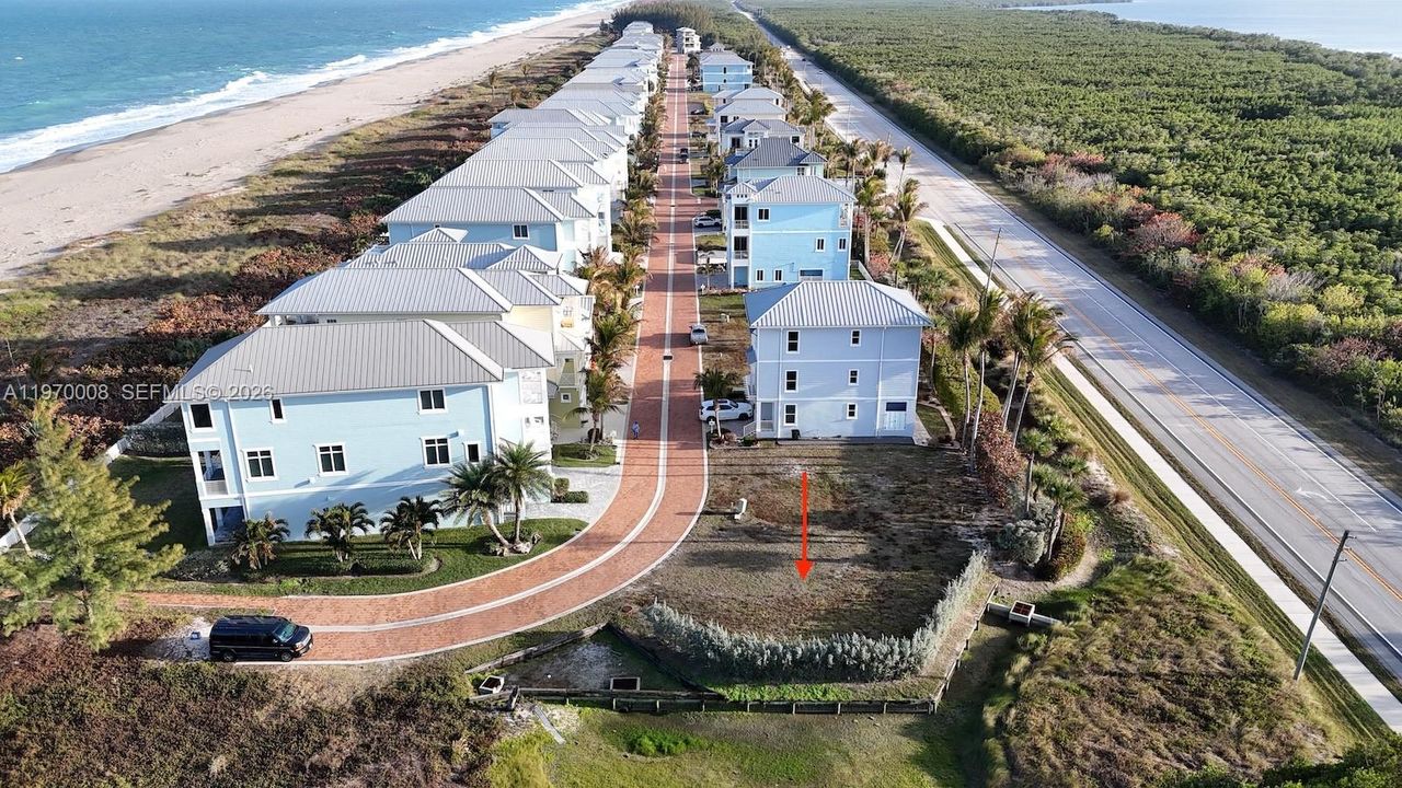 На продажу: $530,000 (0.10 acres)