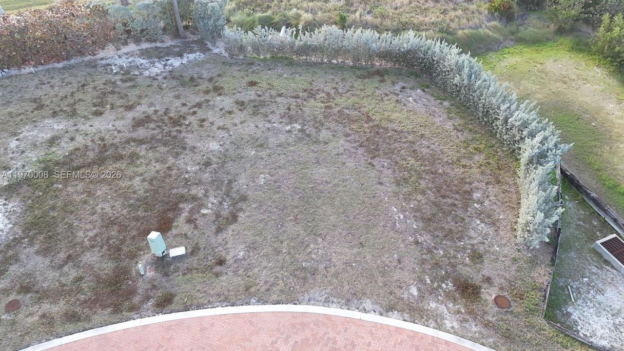 На продажу: $530,000 (0.10 acres)