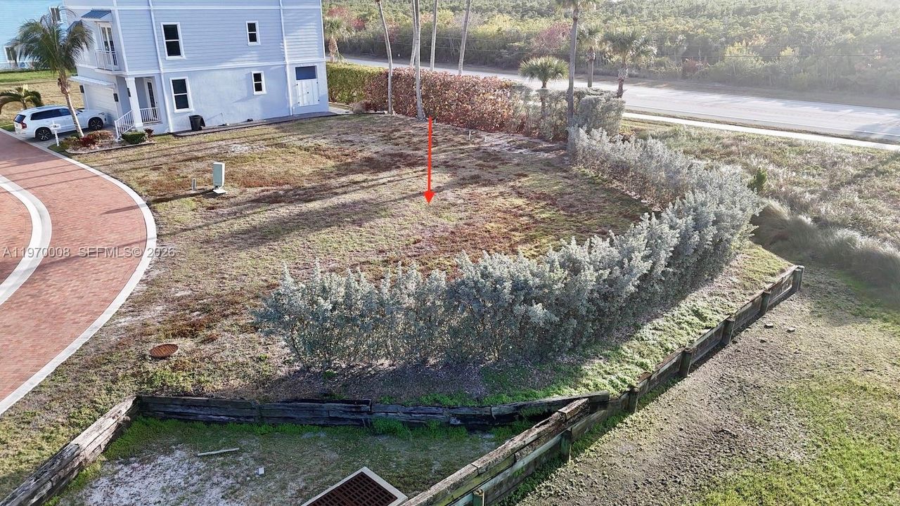 На продажу: $530,000 (0.10 acres)