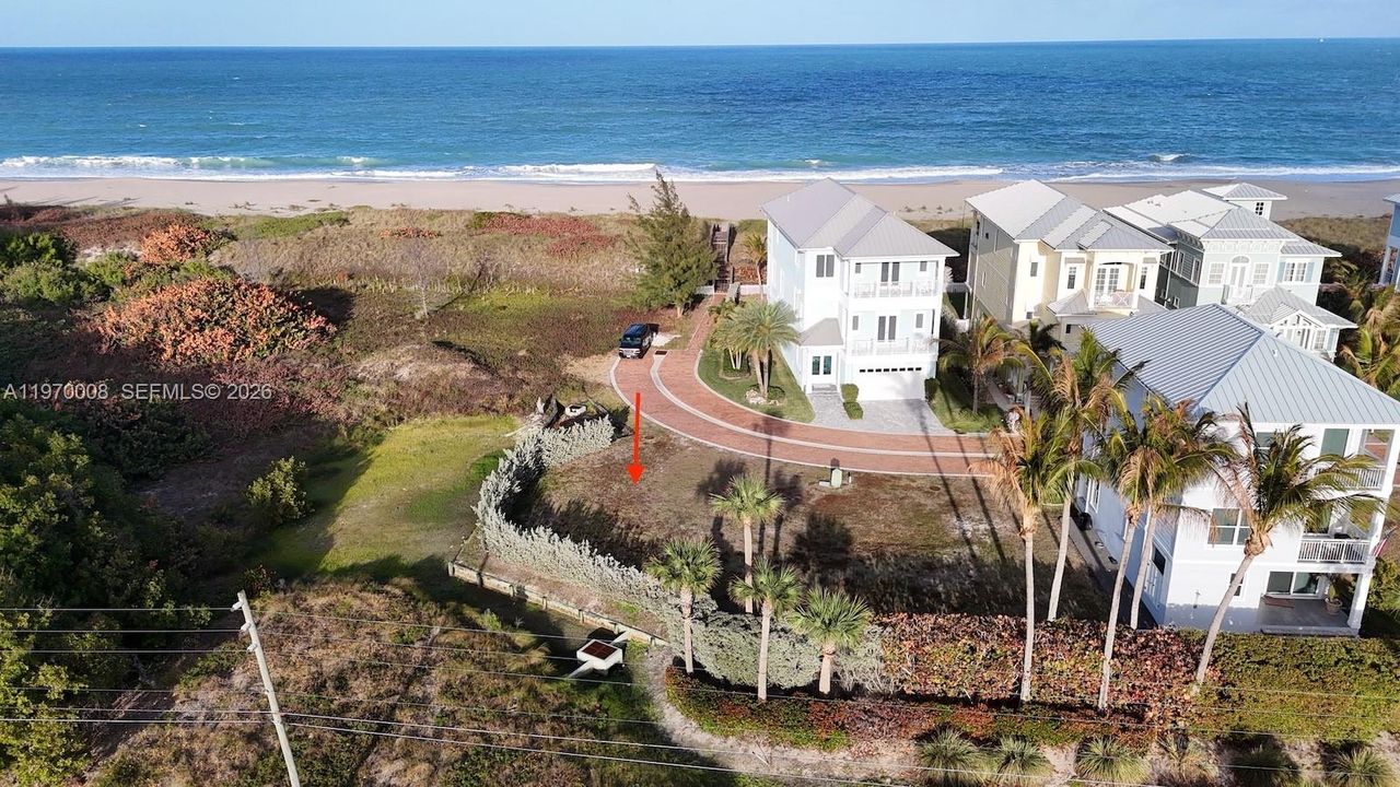 На продажу: $530,000 (0.10 acres)