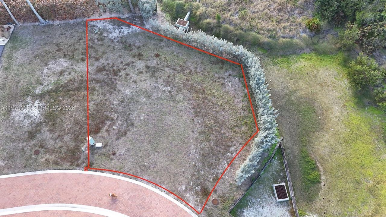 На продажу: $530,000 (0.10 acres)