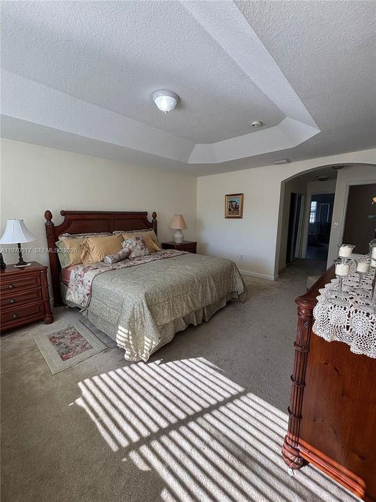 Vendido Recientemente: $735,000 (3 camas, 3 baños, 2312 Pies cuadrados)