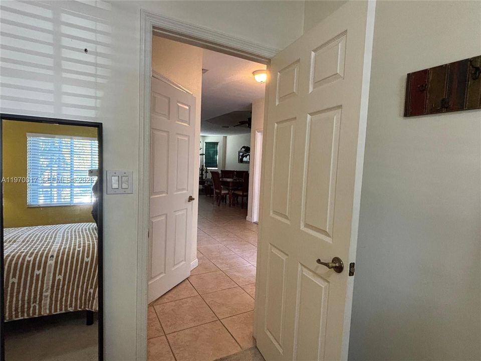 Vendido Recientemente: $735,000 (3 camas, 3 baños, 2312 Pies cuadrados)