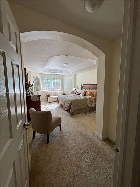 Vendido Recientemente: $735,000 (3 camas, 3 baños, 2312 Pies cuadrados)