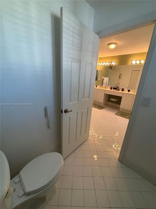 Vendido Recientemente: $735,000 (3 camas, 3 baños, 2312 Pies cuadrados)