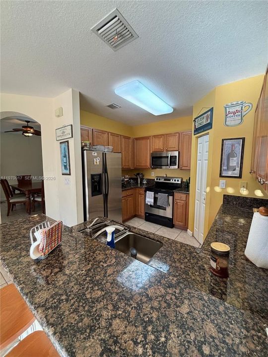 Vendido Recientemente: $735,000 (3 camas, 3 baños, 2312 Pies cuadrados)