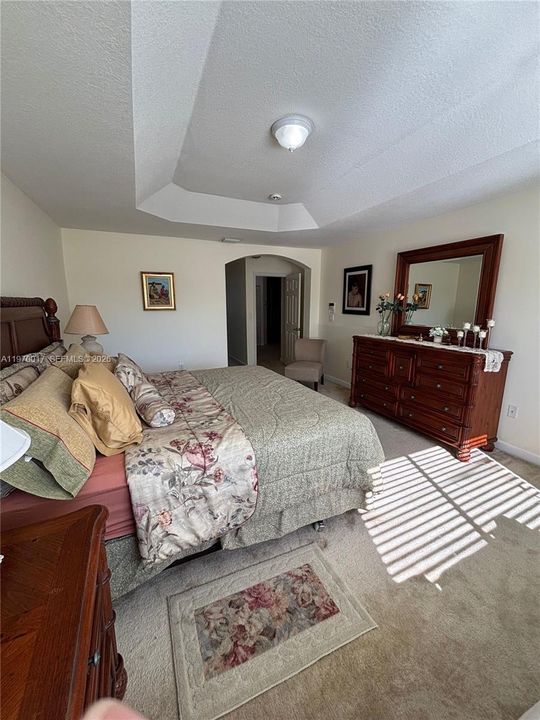 Vendido Recientemente: $735,000 (3 camas, 3 baños, 2312 Pies cuadrados)