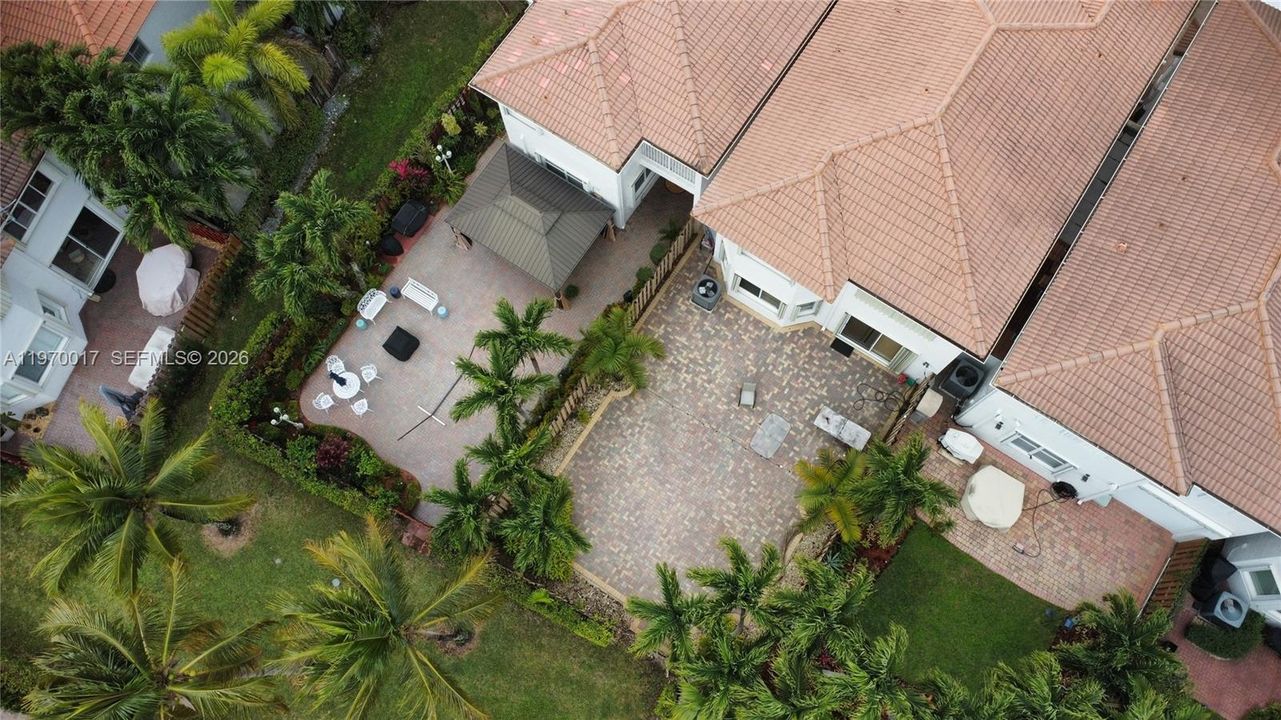 Vendido Recientemente: $735,000 (3 camas, 3 baños, 2312 Pies cuadrados)