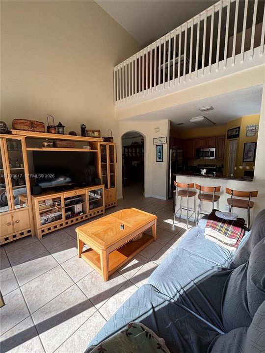 Vendido Recientemente: $735,000 (3 camas, 3 baños, 2312 Pies cuadrados)