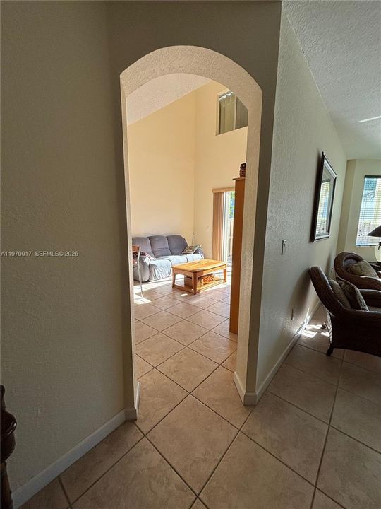 Vendido Recientemente: $735,000 (3 camas, 3 baños, 2312 Pies cuadrados)
