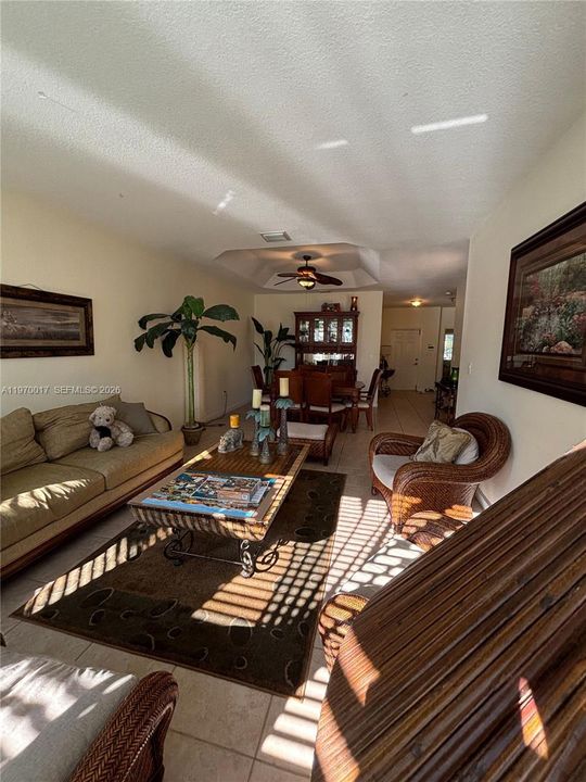 Vendido Recientemente: $735,000 (3 camas, 3 baños, 2312 Pies cuadrados)