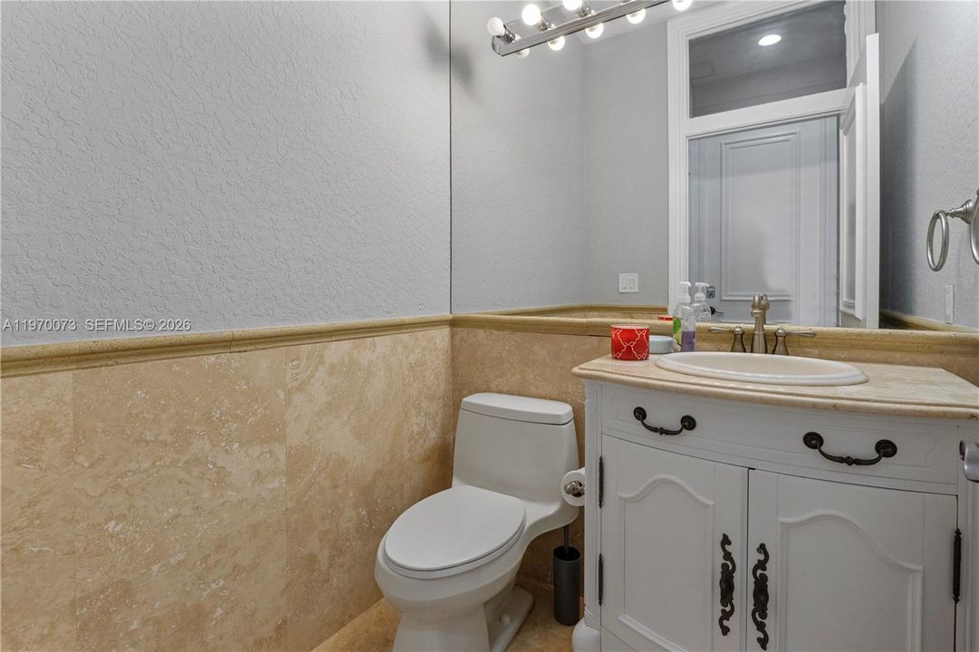 На продажу: $970,000 (3 спален, 2 ванн, 2304 Квадратных фут)