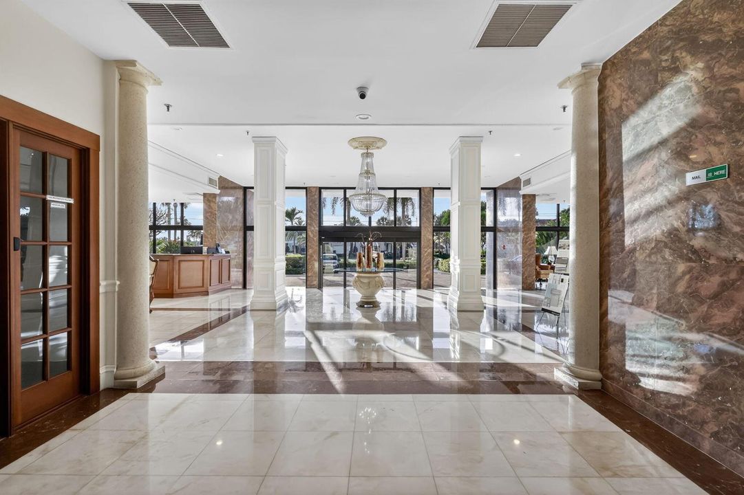 Lobby & 24hr Security Desk