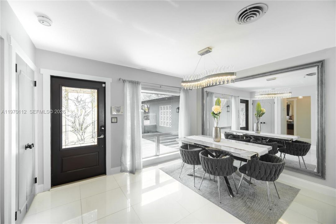 Под контрактом: $664,990 (3 спален, 2 ванн, 1823 Квадратных фут)