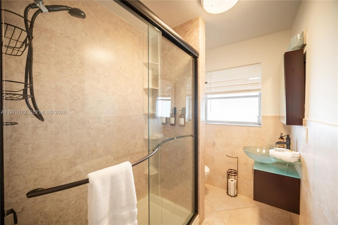 Guest Full Bath