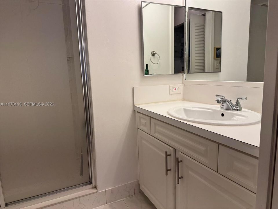 En Venta: $305,000 (2 camas, 2 baños, 966 Pies cuadrados)