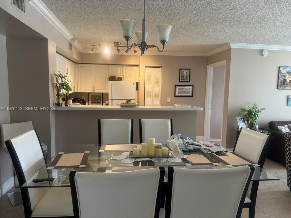 En Venta: $305,000 (2 camas, 2 baños, 966 Pies cuadrados)