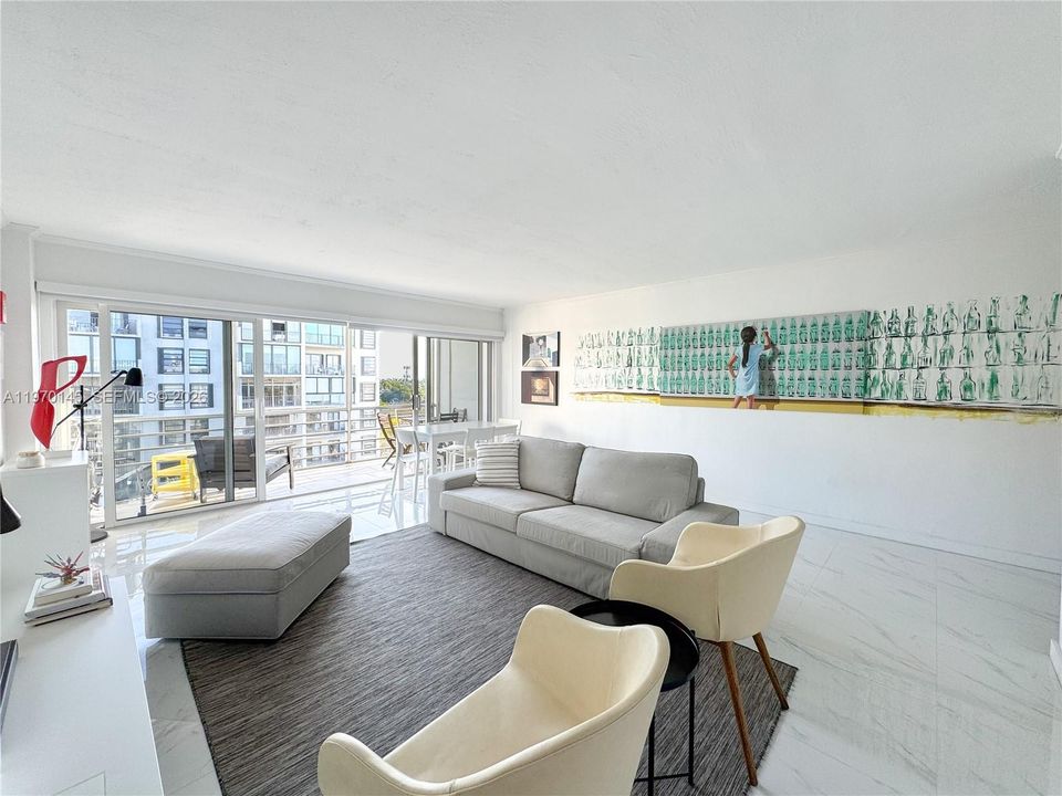 For Sale: $785,000 (2 beds, 2 baths, 1090 Square Feet)