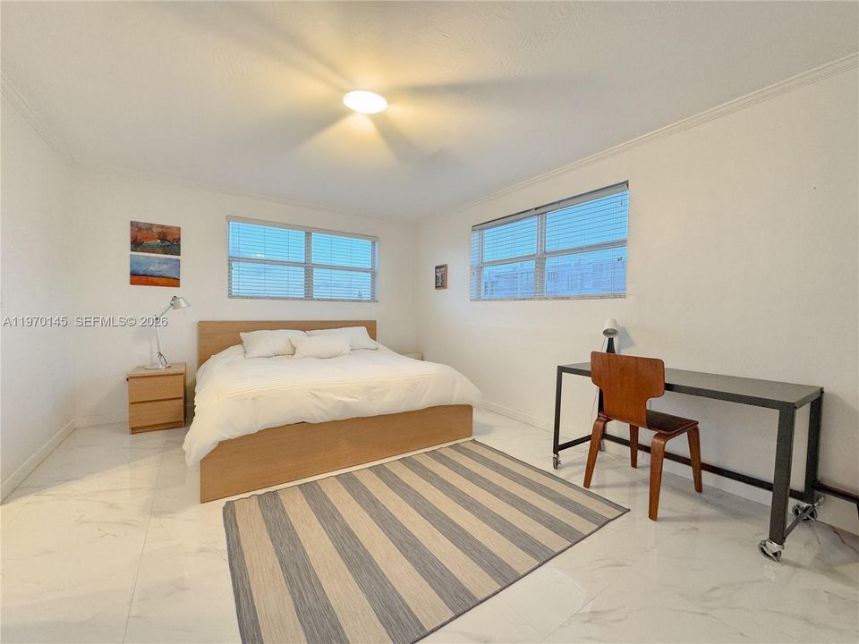 For Sale: $785,000 (2 beds, 2 baths, 1090 Square Feet)