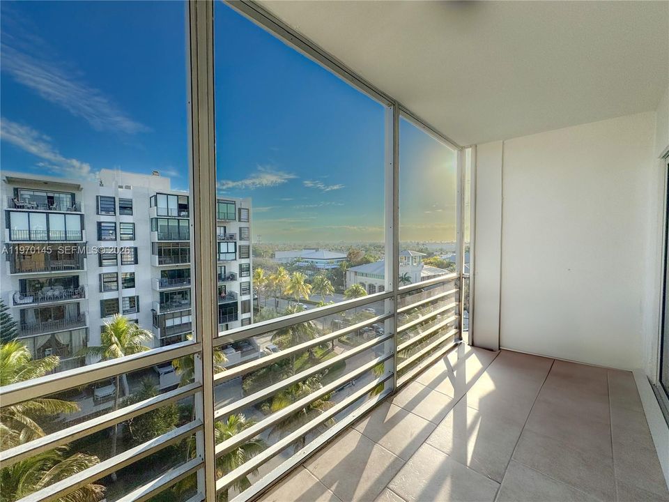 For Sale: $785,000 (2 beds, 2 baths, 1090 Square Feet)