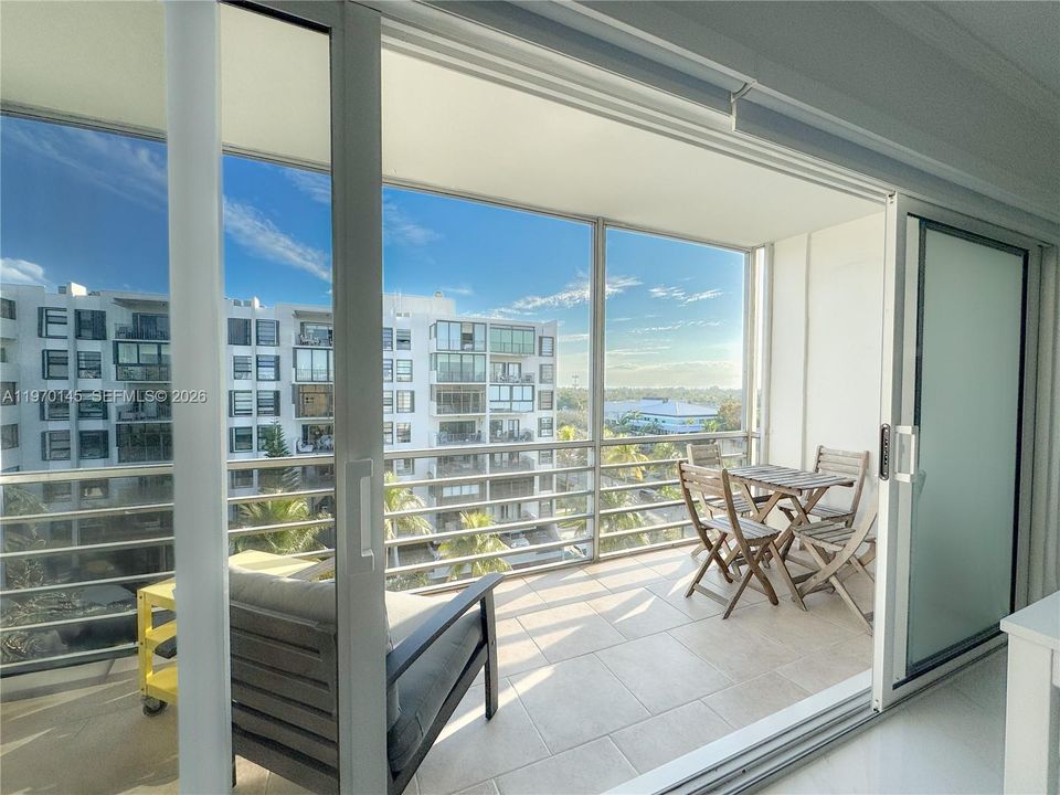 For Sale: $785,000 (2 beds, 2 baths, 1090 Square Feet)