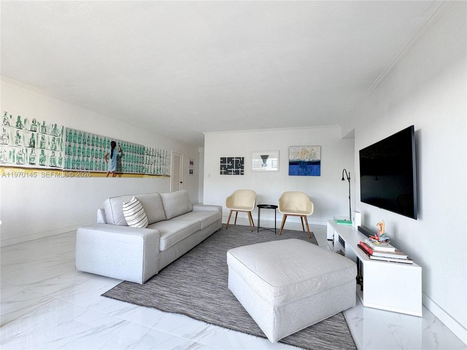 For Sale: $785,000 (2 beds, 2 baths, 1090 Square Feet)