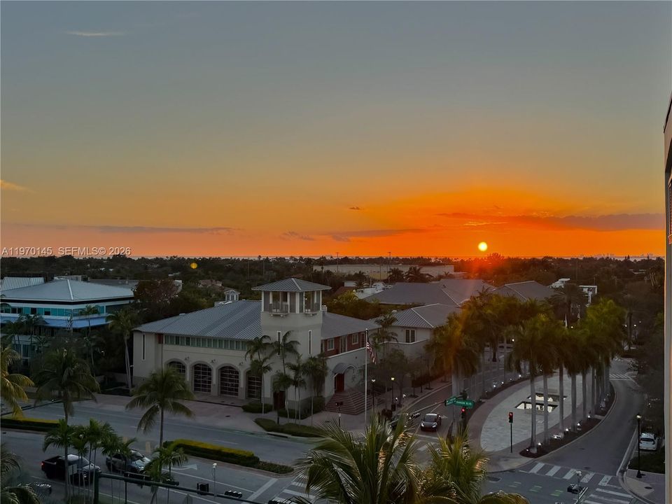 For Sale: $785,000 (2 beds, 2 baths, 1090 Square Feet)