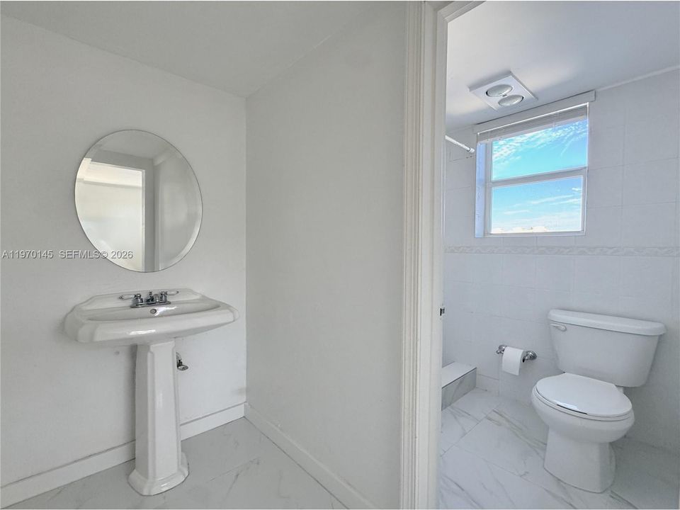 For Sale: $785,000 (2 beds, 2 baths, 1090 Square Feet)