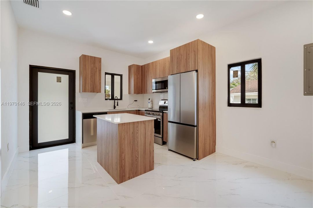 En Venta: $629,000 (3 camas, 2 baños, 1135 Pies cuadrados)
