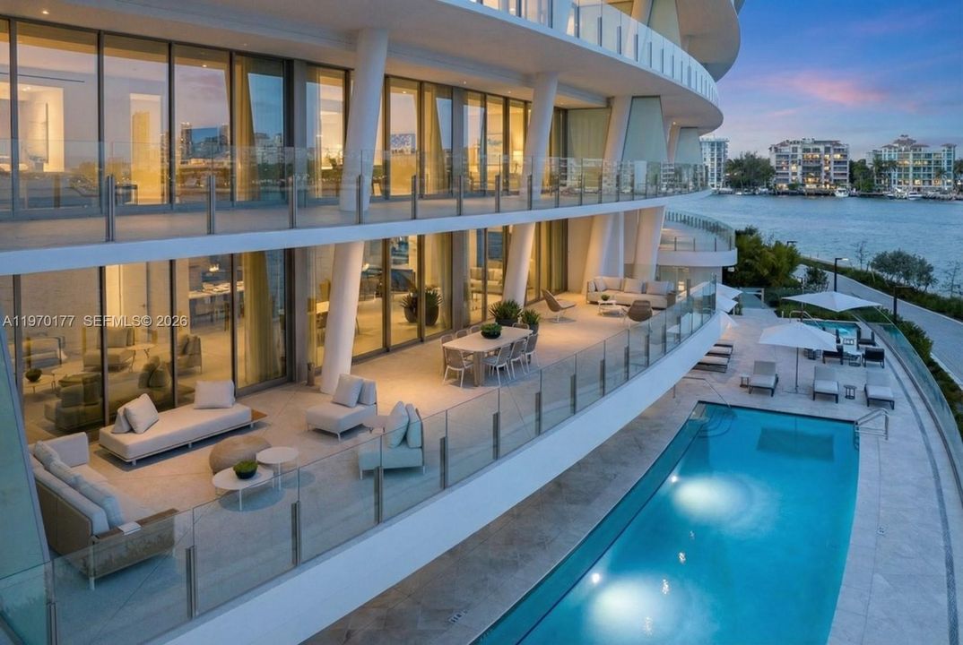 На продажу: $9,950,000 (4 спален, 4 ванн, 3610 Квадратных фут)