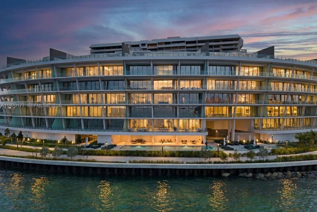 На продажу: $9,950,000 (4 спален, 4 ванн, 3610 Квадратных фут)