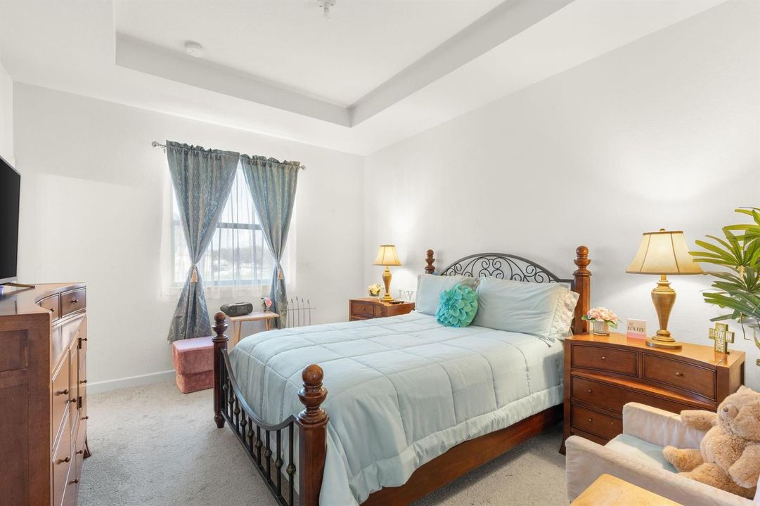 ROOM FOR A KING SIZE BED