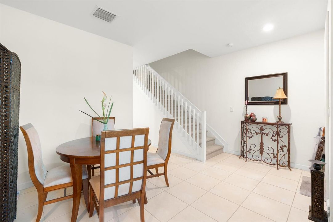 FORMAL EATING AREA