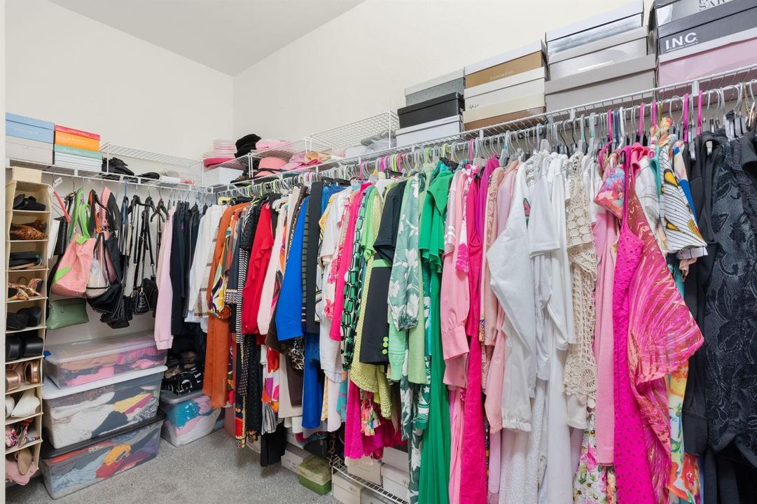 AMPLE SPACE FOR A FASHIONISTA