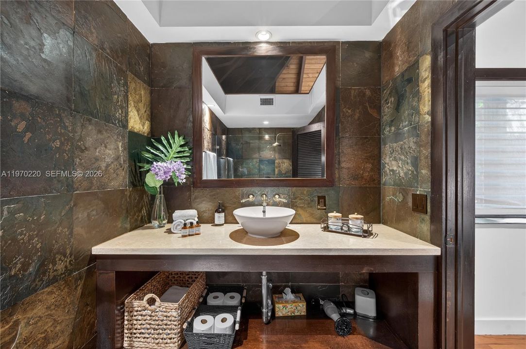 En Renta: $80,000 (6 camas, 6 baños, 5146 Pies cuadrados)