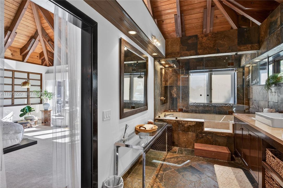 En Renta: $80,000 (6 camas, 6 baños, 5146 Pies cuadrados)