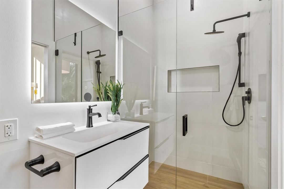 Bath 2 En- Suite
