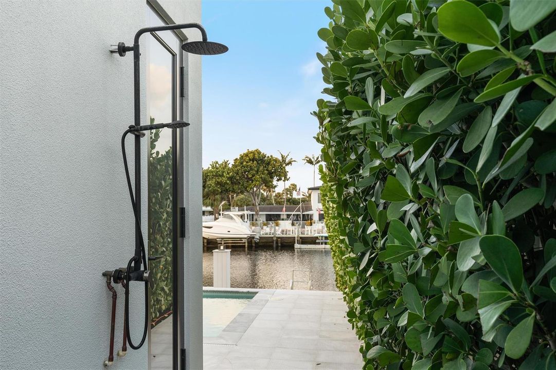 Outdoor Showernext to Cabana Bath
