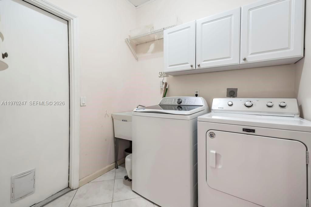На продажу: $799,999 (4 спален, 2 ванн, 2576 Квадратных фут)
