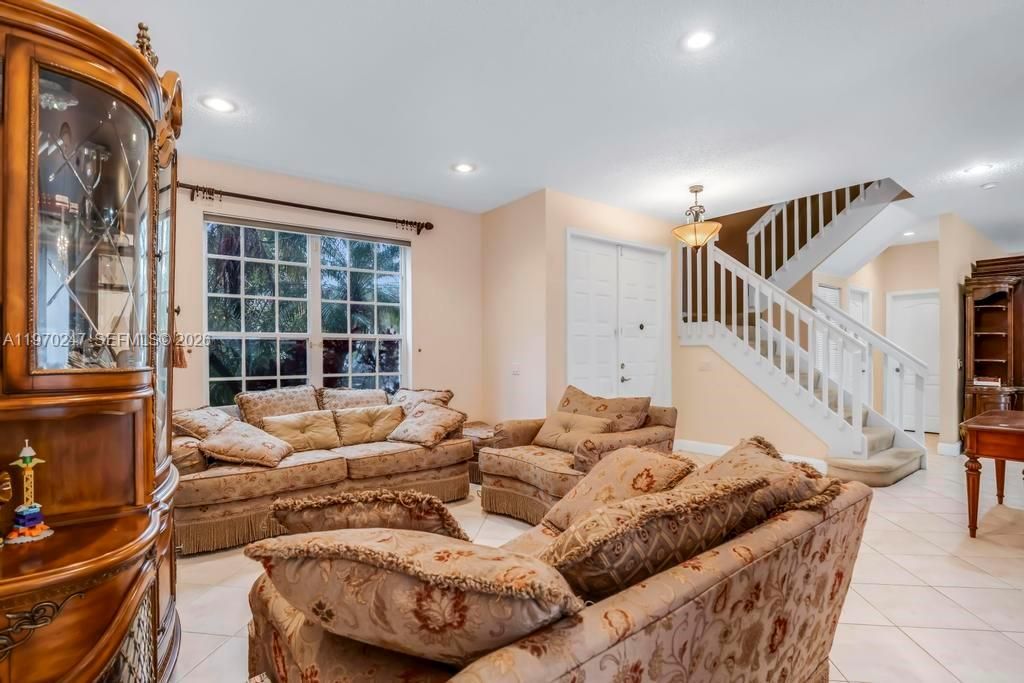 На продажу: $799,999 (4 спален, 2 ванн, 2576 Квадратных фут)