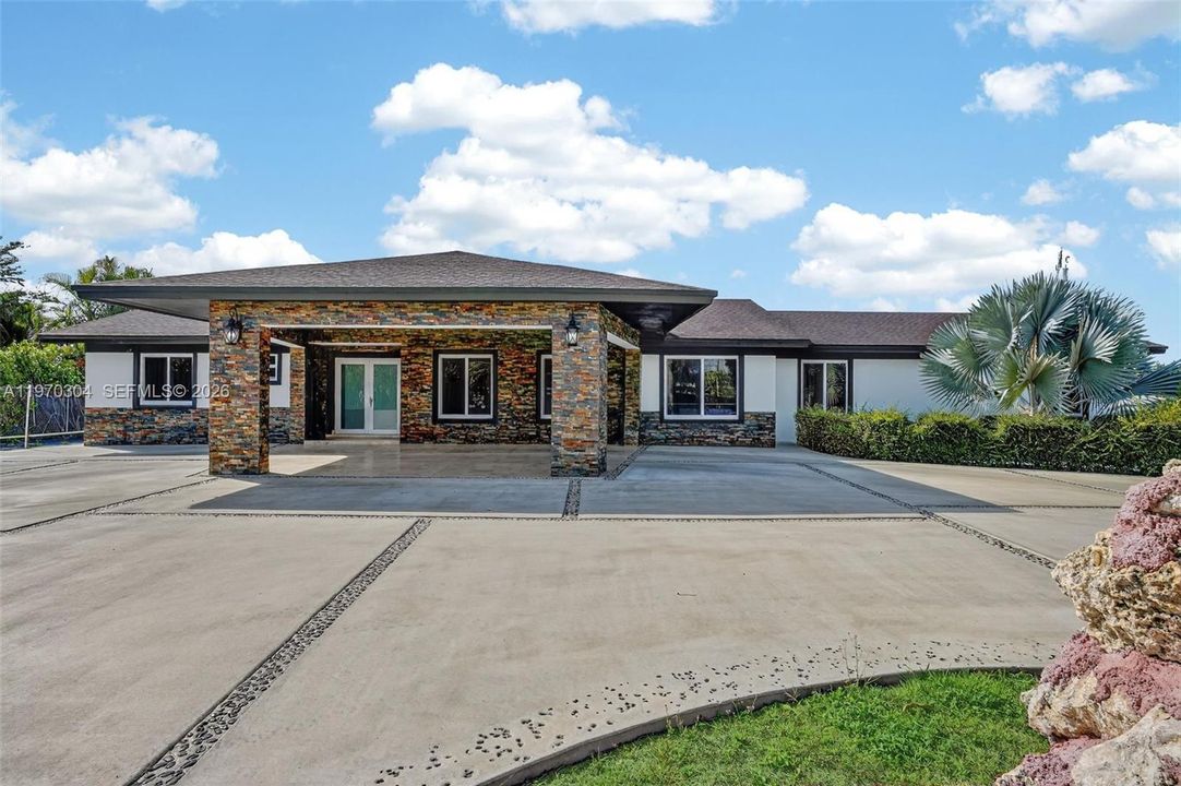 For Sale: $1,390,000 (4 beds, 3 baths, 2474 Square Feet)